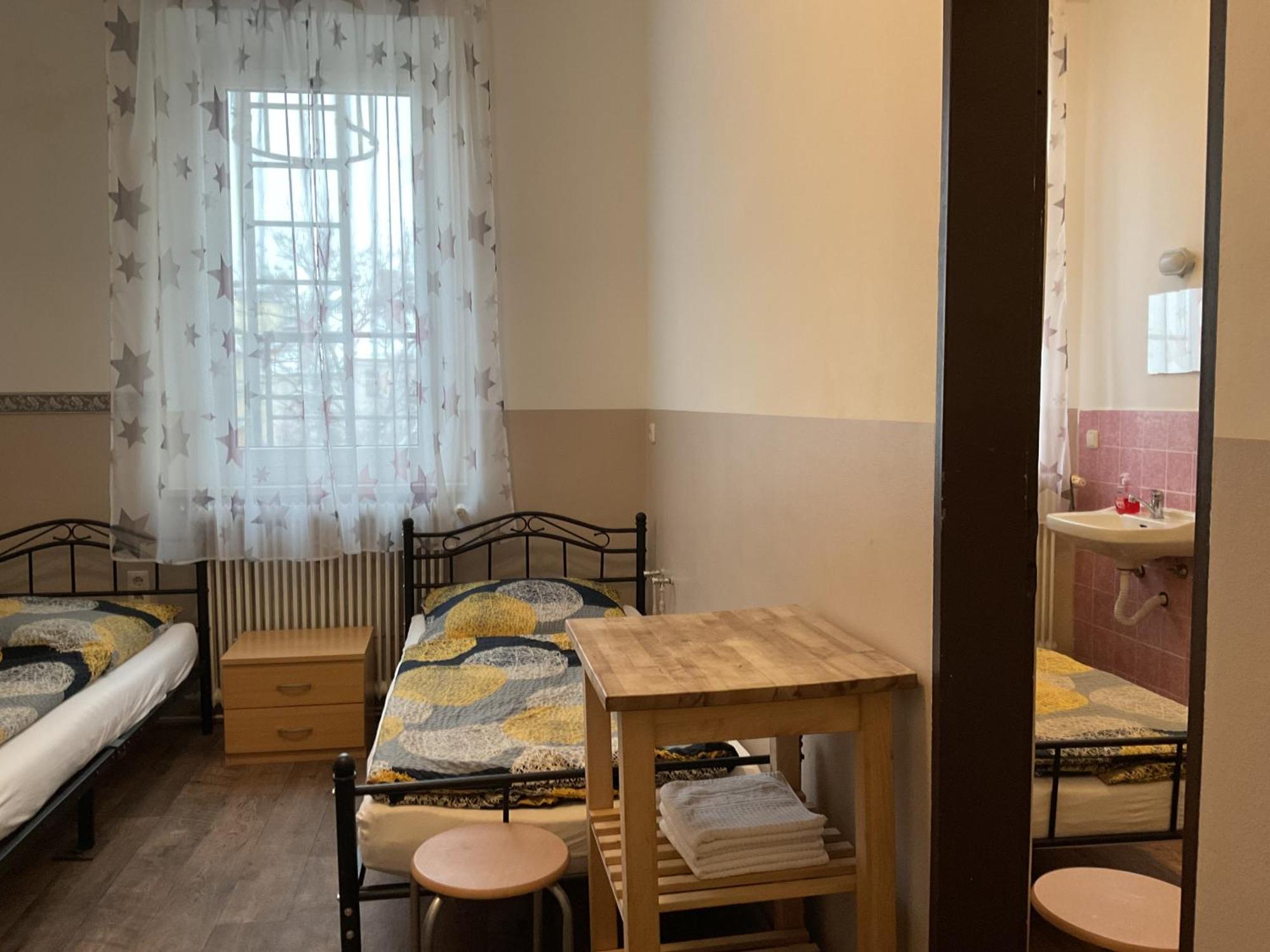 Hostel Pension&hostel Anna - Monteurzimmer München