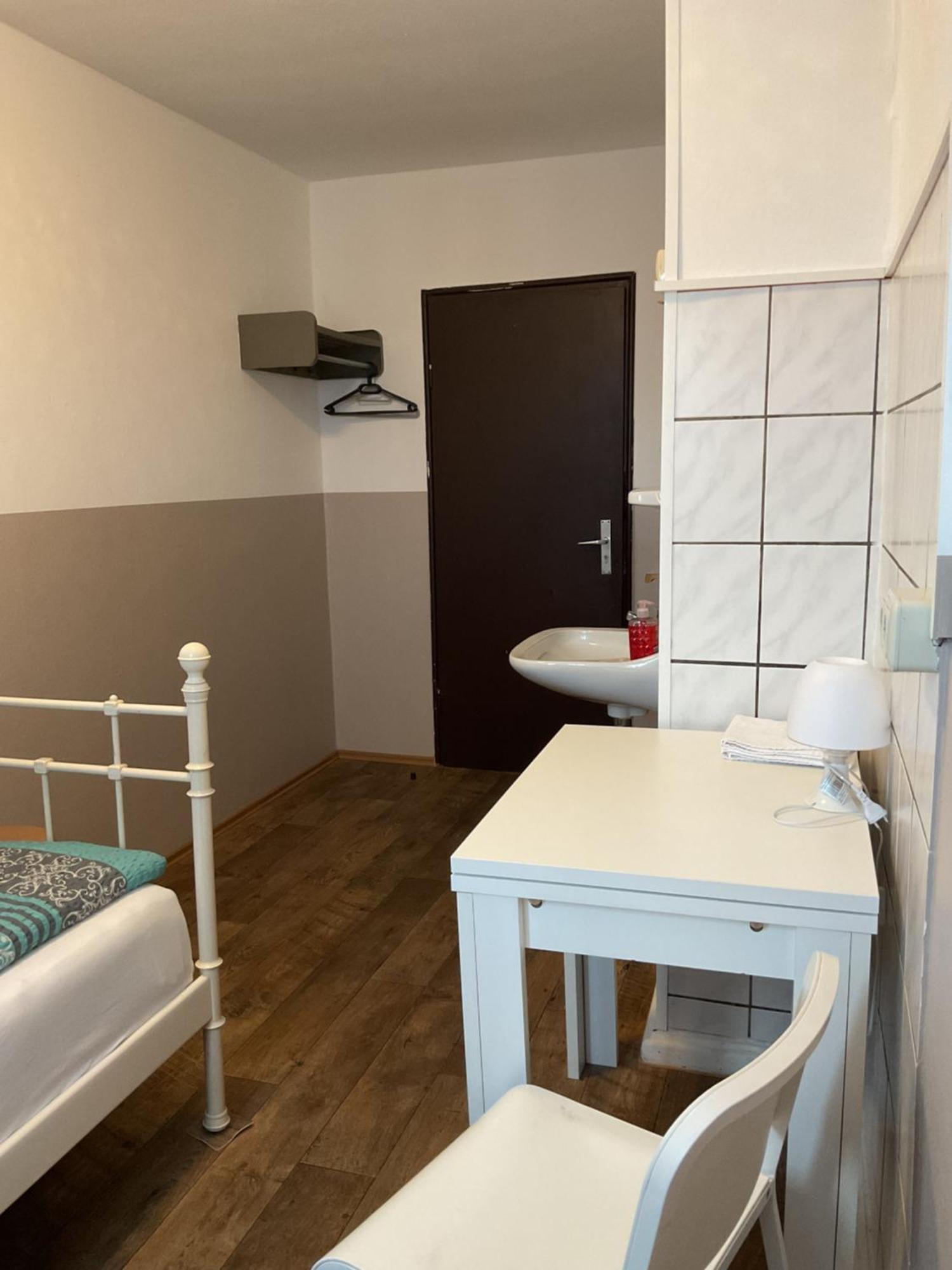 Pension&hostel Anna - Monteurzimmer * München